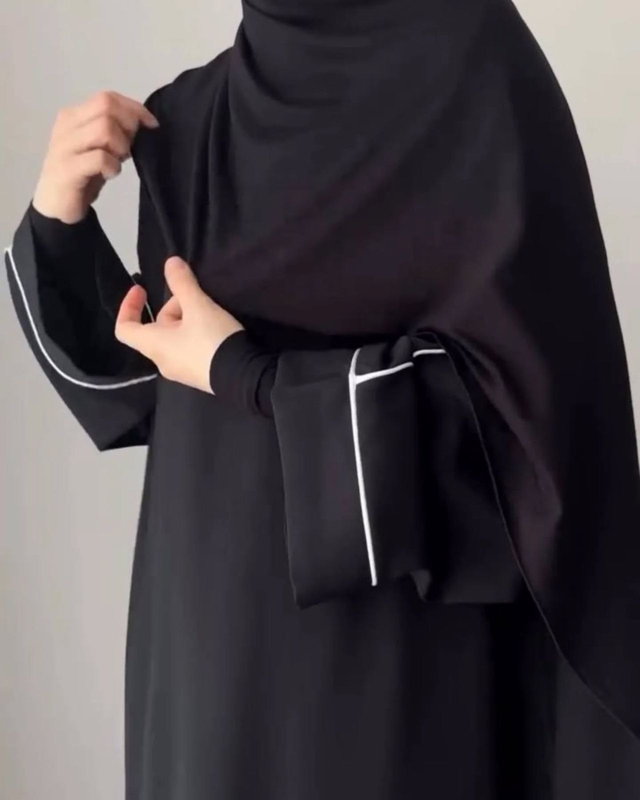 Simple Black Abaya With Stoller - Image 3
