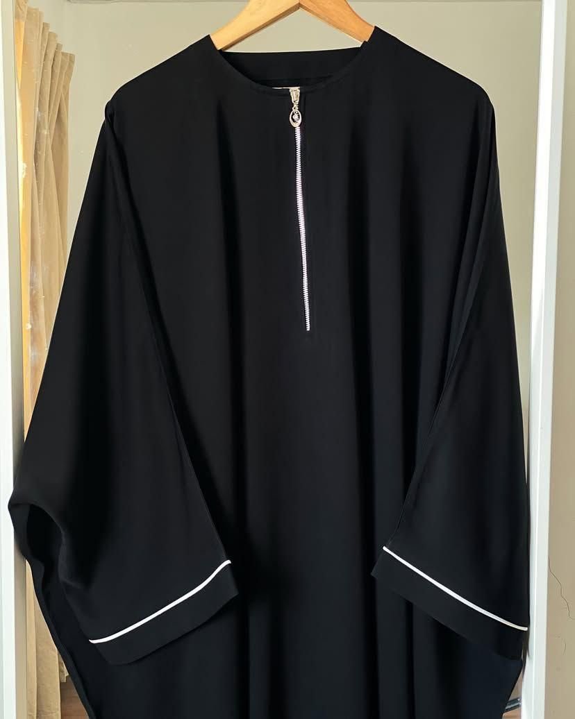 Simple Black Abaya With Stoller - Image 4
